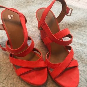 Strappy orange wedges